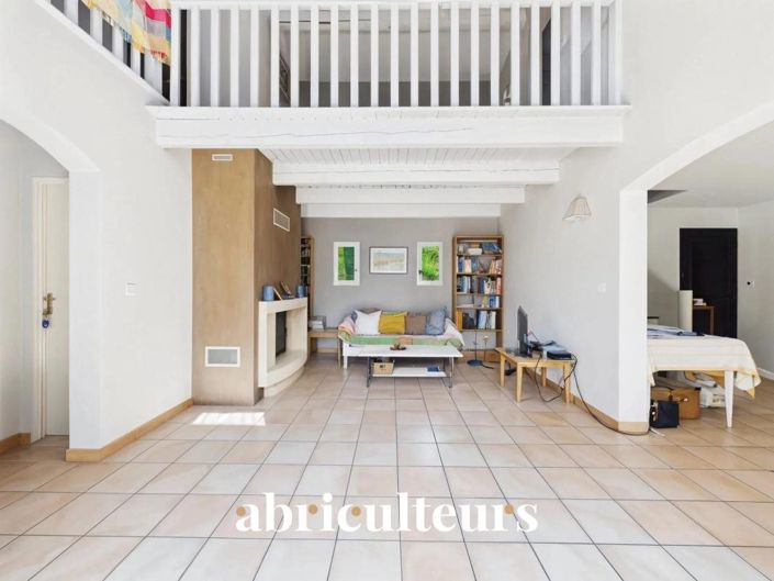 Image No.3-5 Bed House for sale