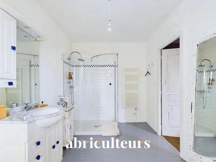 Image No.11-6 Bed House for sale