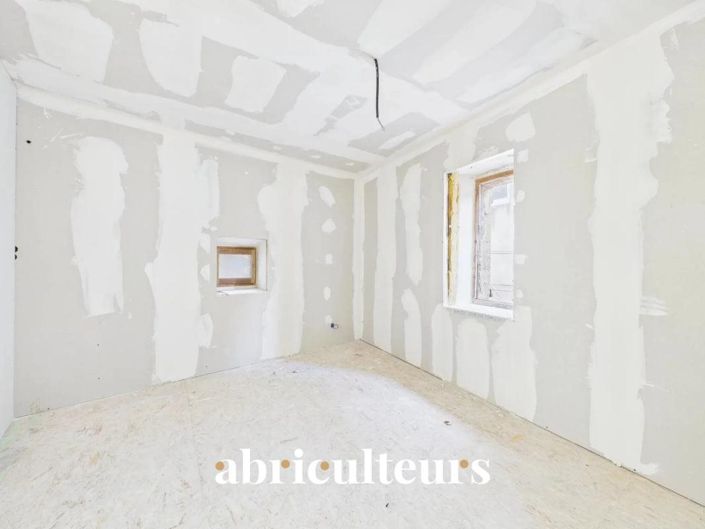 Image No.8-2 Bed House for sale