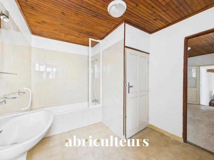 Image No.10-3 Bed House for sale
