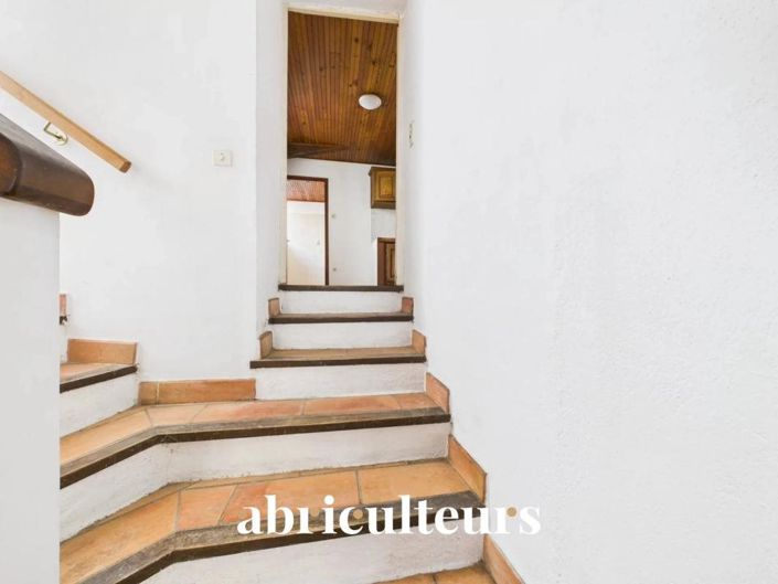 Image No.8-3 Bed House for sale