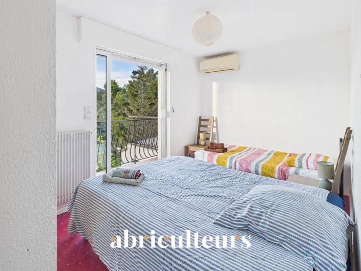 Image No.10-6 Bed House for sale