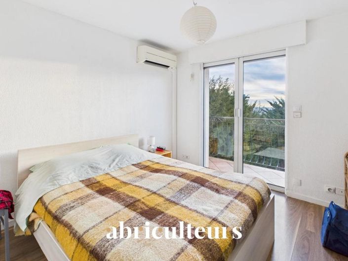 Image No.13-6 Bed House for sale