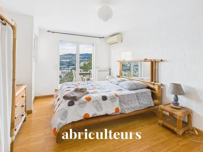 Image No.14-6 Bed House for sale