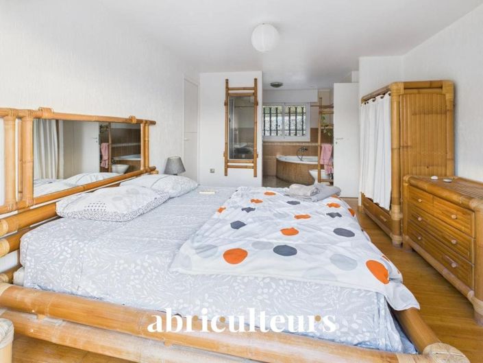 Image No.15-6 Bed House for sale