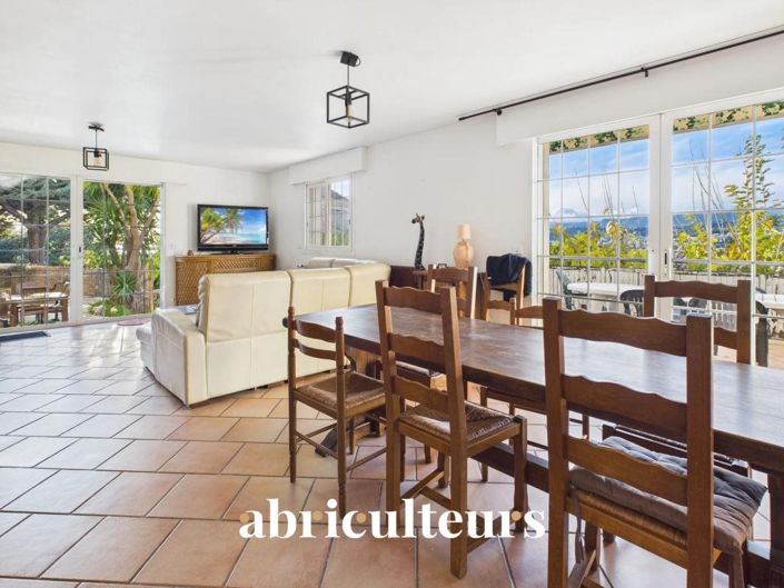 Image No.6-6 Bed House for sale