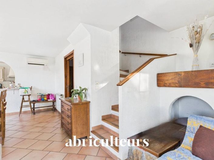 Image No.7-6 Bed House for sale