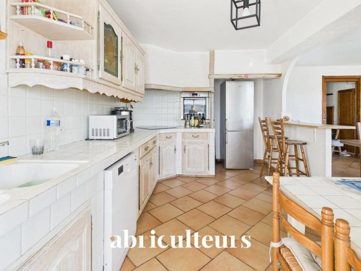 Image No.8-6 Bed House for sale