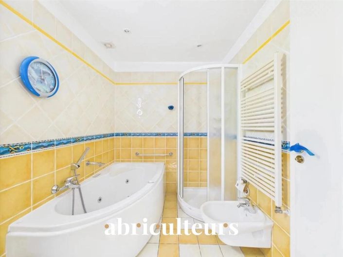 Image No.13-4 Bed House for sale