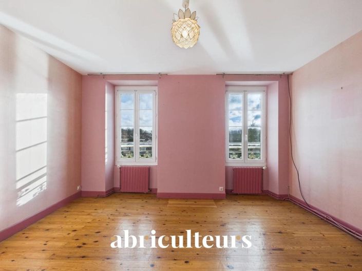 Image No.17-6 Bed House for sale