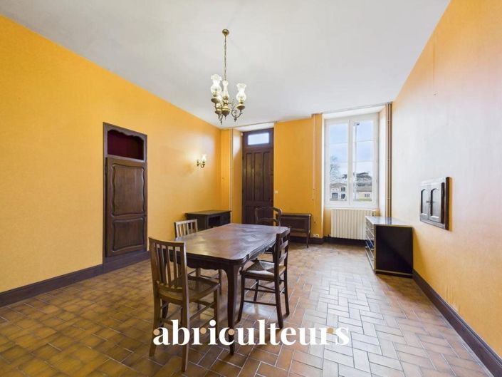 Image No.9-6 Bed House for sale