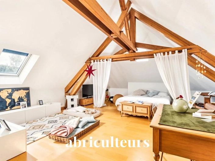 Image No.12-5 Bed House for sale