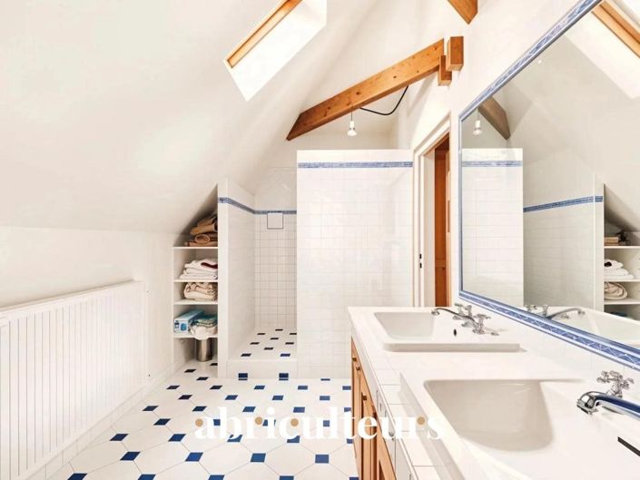 Image No.15-5 Bed House for sale