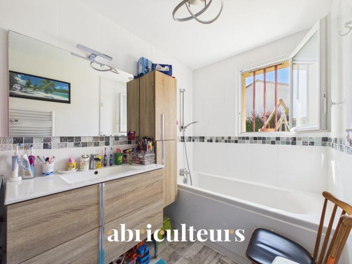 Image No.9-3 Bed House for sale