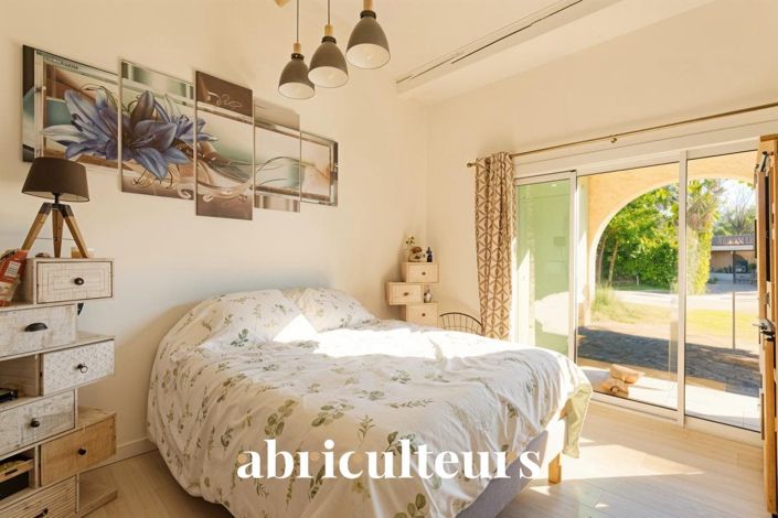 Image No.6-5 Bed House for sale