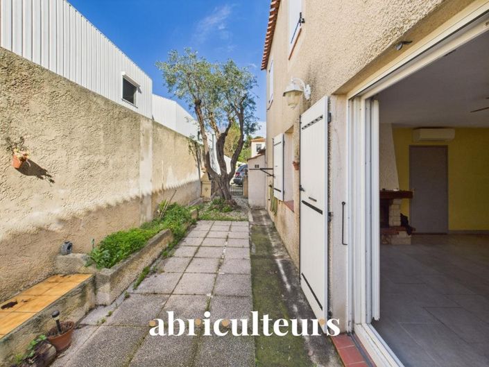 Image No.2-4 Bed House for sale