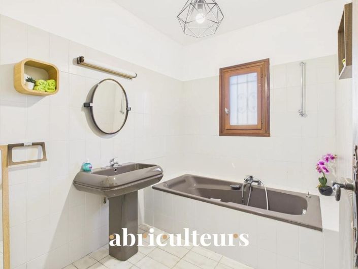 Image No.14-3 Bed House for sale