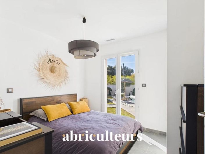 Image No.10-3 Bed House for sale