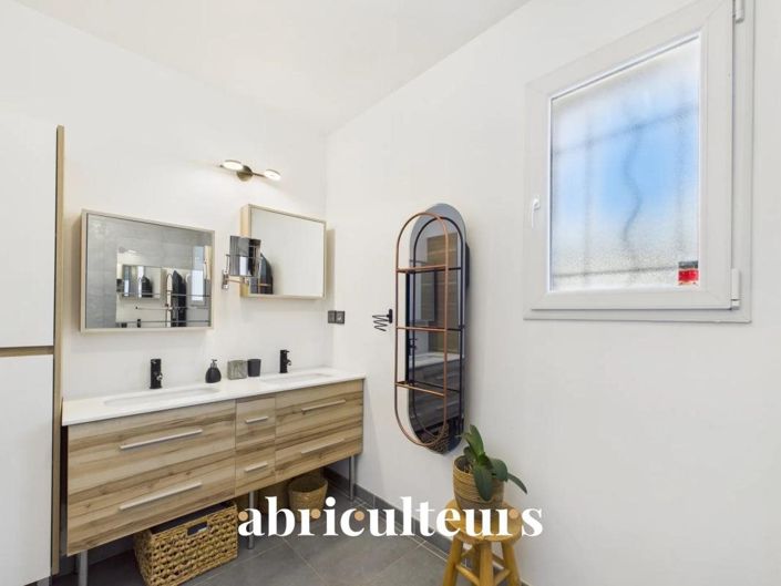 Image No.13-3 Bed House for sale