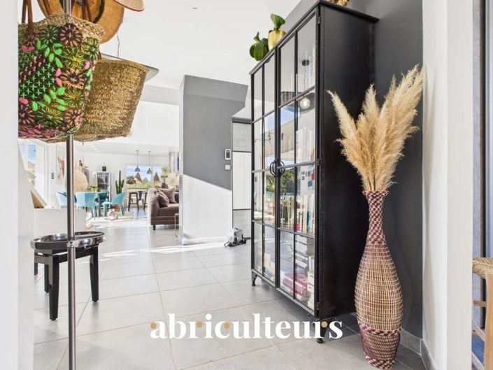 Image No.7-3 Bed House for sale