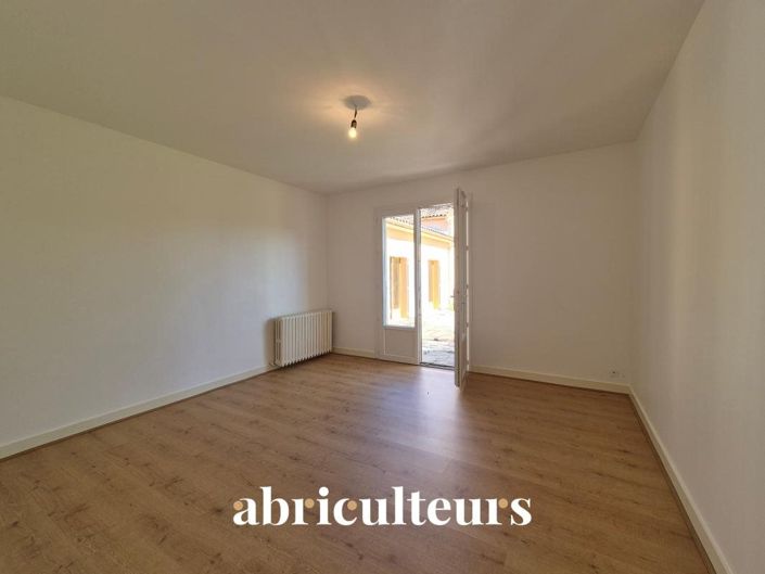 Image No.10-3 Bed House for sale