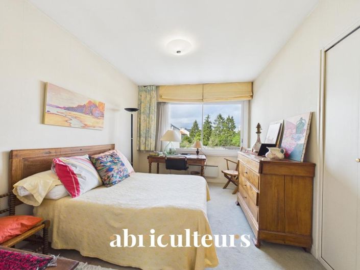 Image No.10-5 Bed House for sale