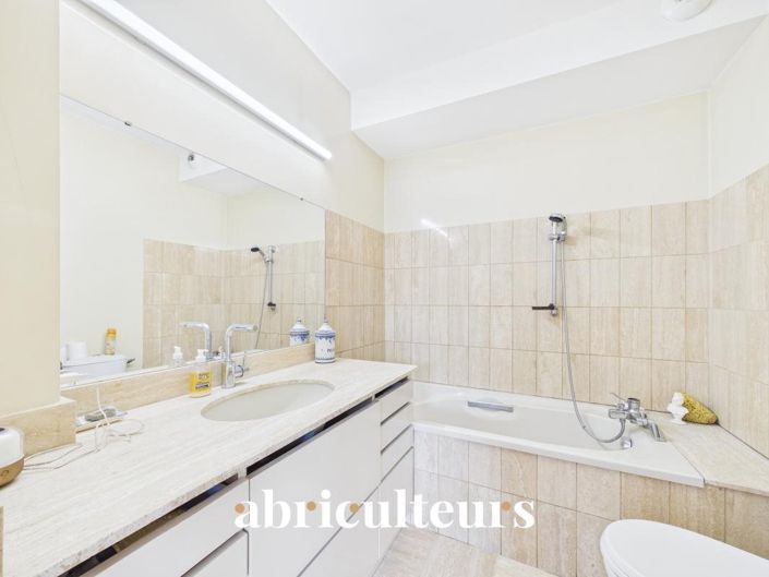 Image No.11-5 Bed House for sale