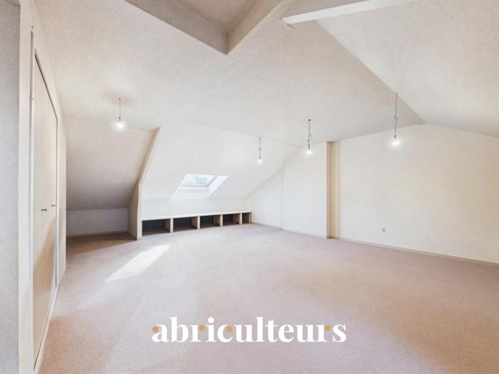 Image No.13-5 Bed House for sale