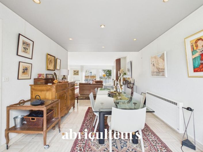 Image No.7-5 Bed House for sale