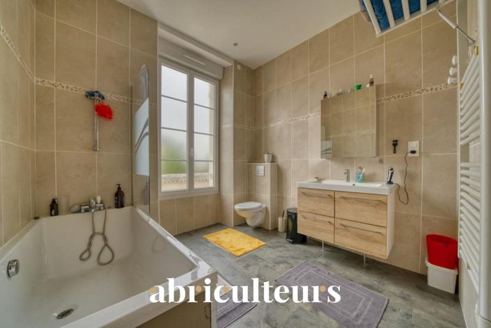 Image No.12-4 Bed House for sale