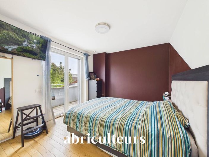 Image No.10-5 Bed House for sale