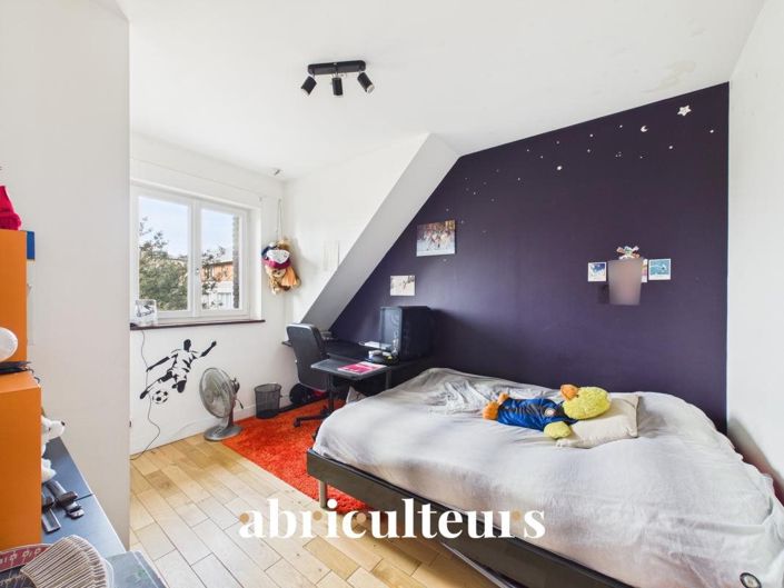 Image No.12-5 Bed House for sale