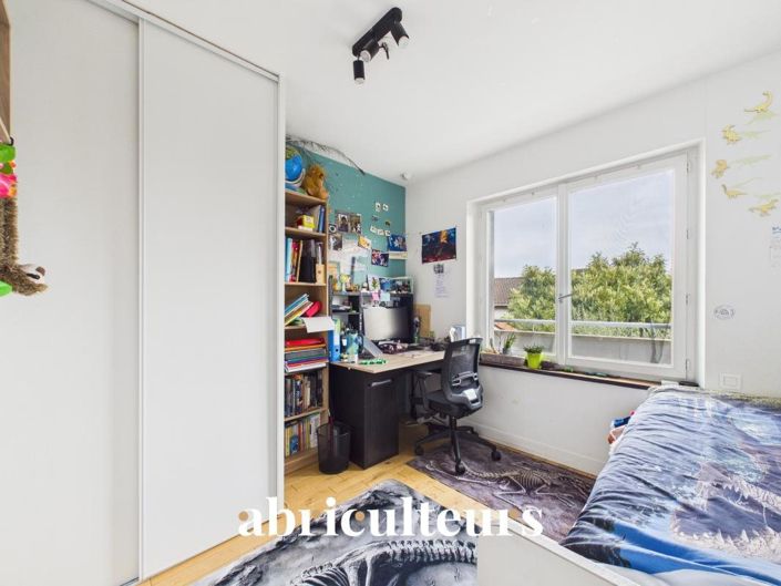 Image No.9-5 Bed House for sale