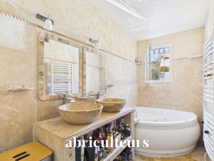 Image No.15-4 Bed House for sale