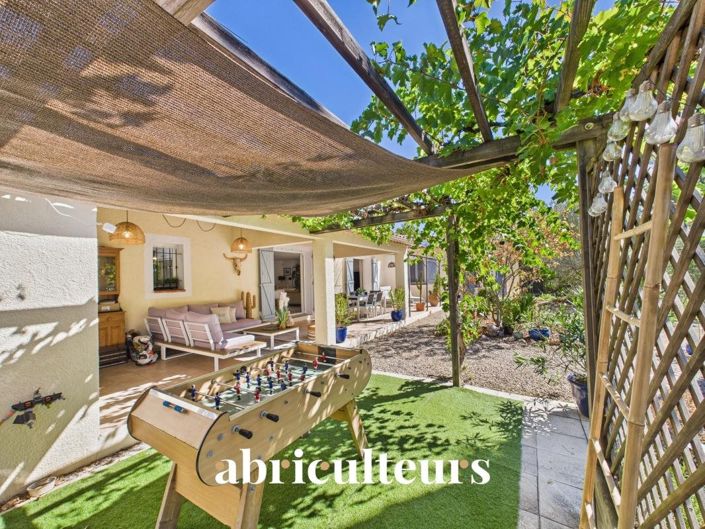 Image No.6-8 Bed House for sale