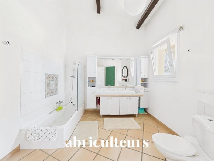 Image No.17-5 Bed House for sale