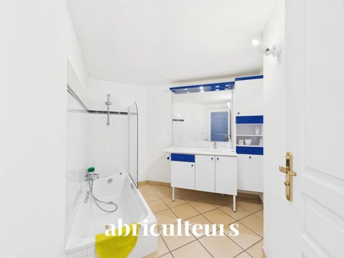 Image No.19-5 Bed House for sale