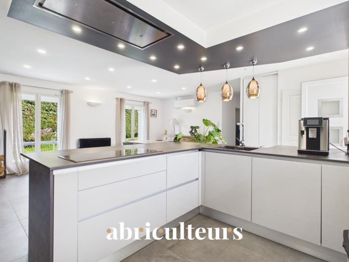 Image No.2-4 Bed House for sale