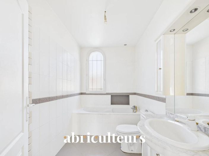 Image No.19-2 Bed House for sale