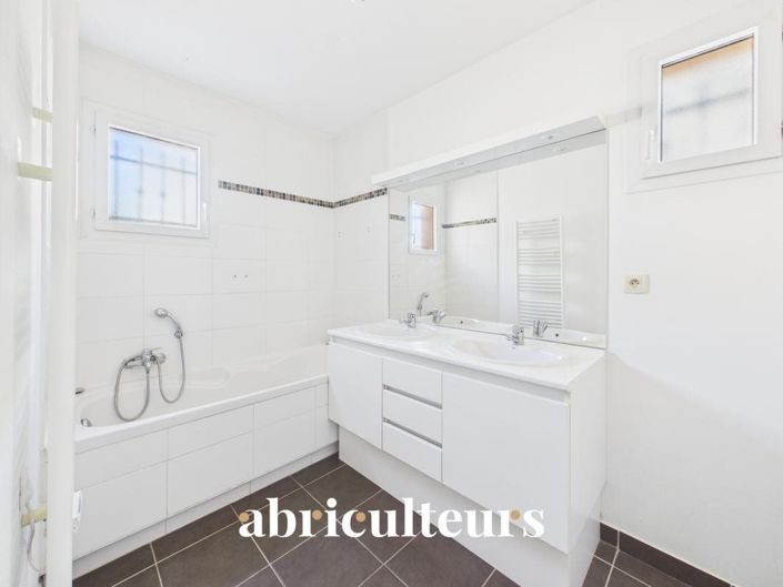 Image No.17-4 Bed House for sale