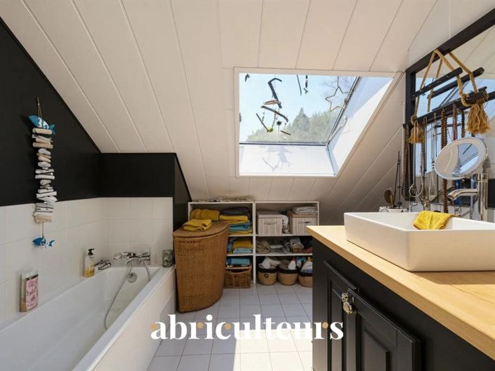 Image No.11-8 Bed House for sale