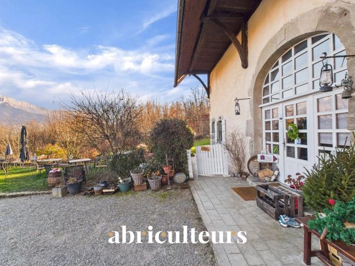 Image No.9-8 Bed House for sale