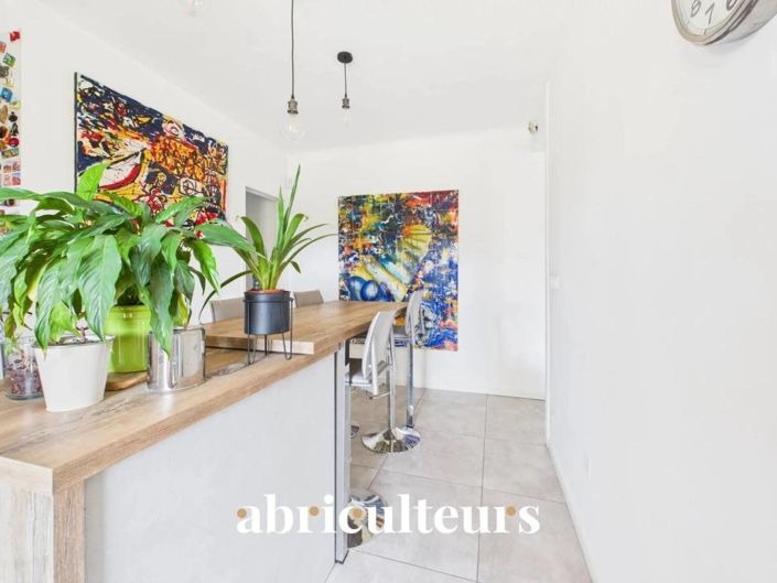 Image No.9-5 Bed House for sale