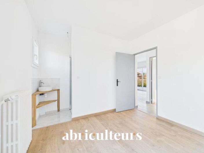 Image No.21-3 Bed House for sale