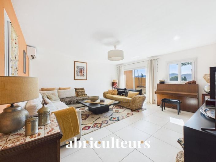 Image No.3-3 Bed House for sale