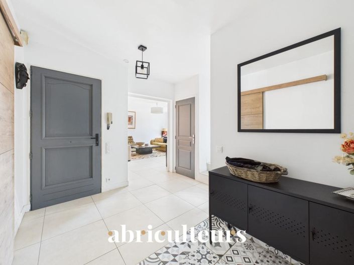 Image No.8-3 Bed House for sale