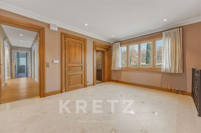 Image No.14-7 Bed House for sale