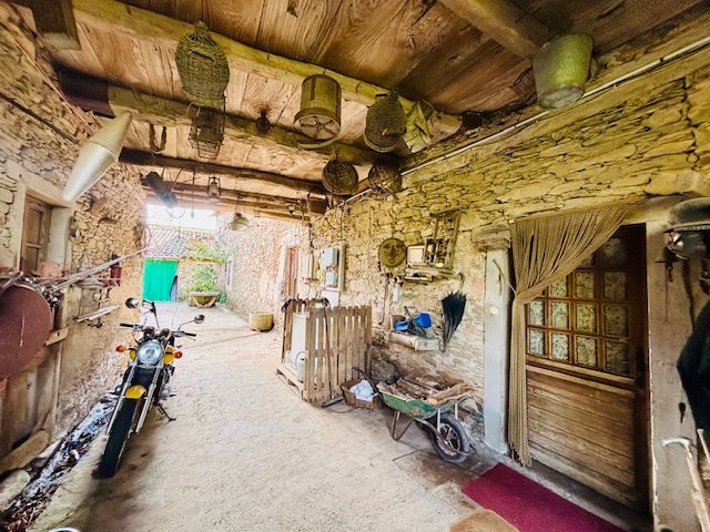 Image No.21-4 Bed House for sale