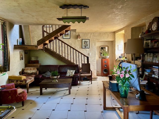 Image No.6-4 Bed House for sale