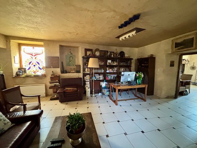 Image No.8-4 Bed House for sale